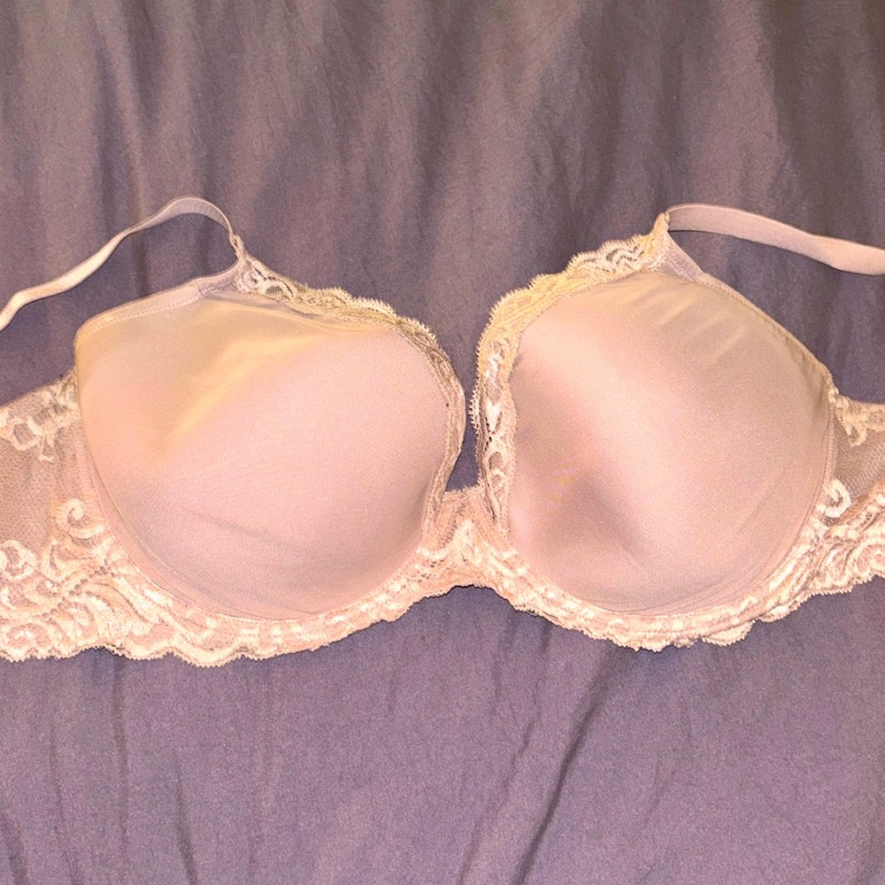 Brand new never worn Natori bra. Blush pink